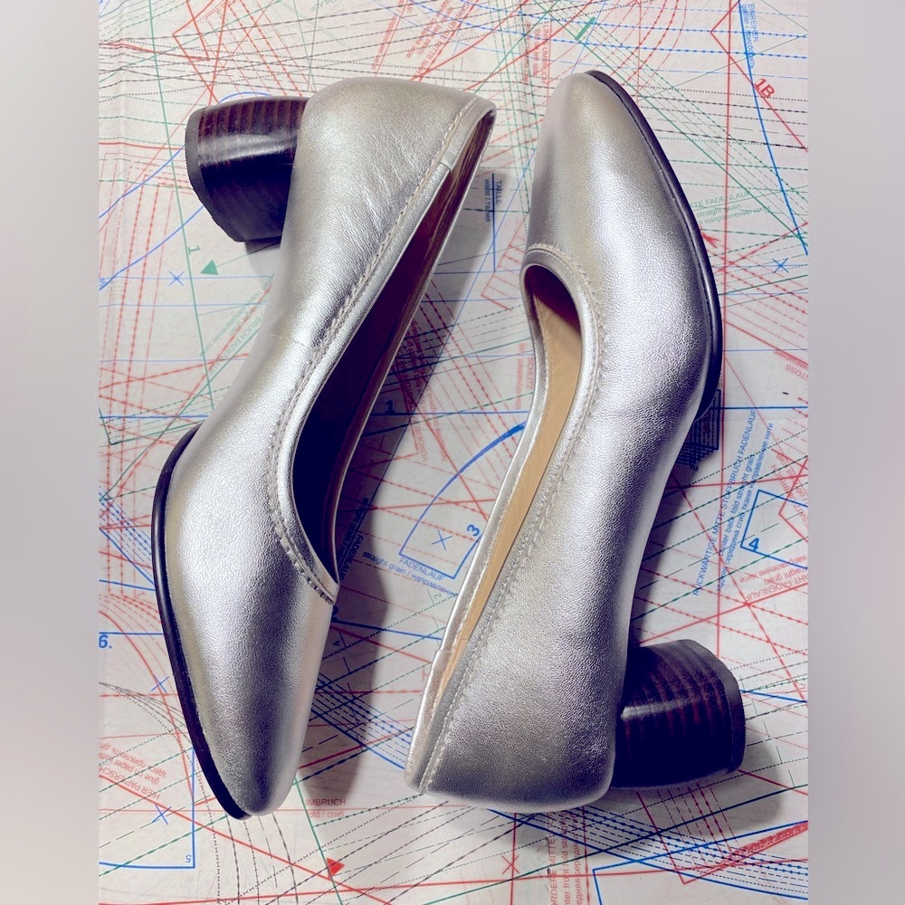 Clarks Grace Olivia Silver Leather 9 1/2 M NEW